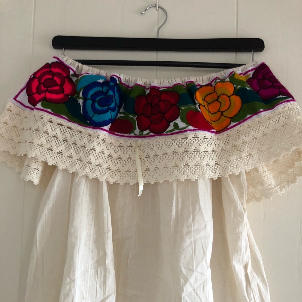 Sold‼️ Machine embroidered top - Picture 3 of 3